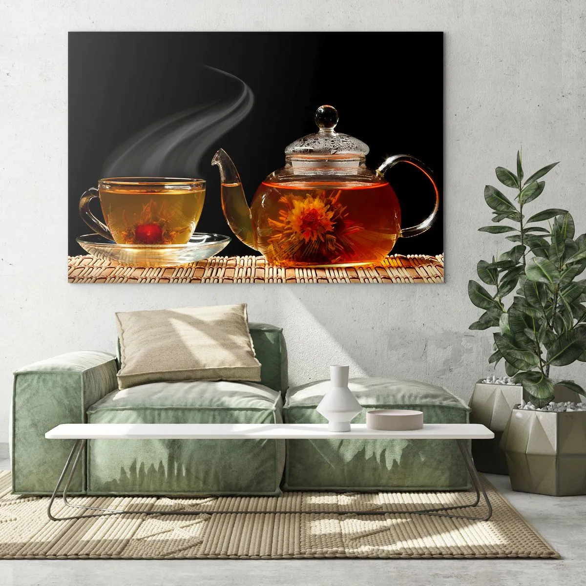 Quadro su vetro - Una brocca di vetro e una tazza di tè con un fiore su uno sfondo nero - 120x80cm - La magia e l'arte del tè - Decorazione murale moderna per soggiorno e camera da letto ARTTOR