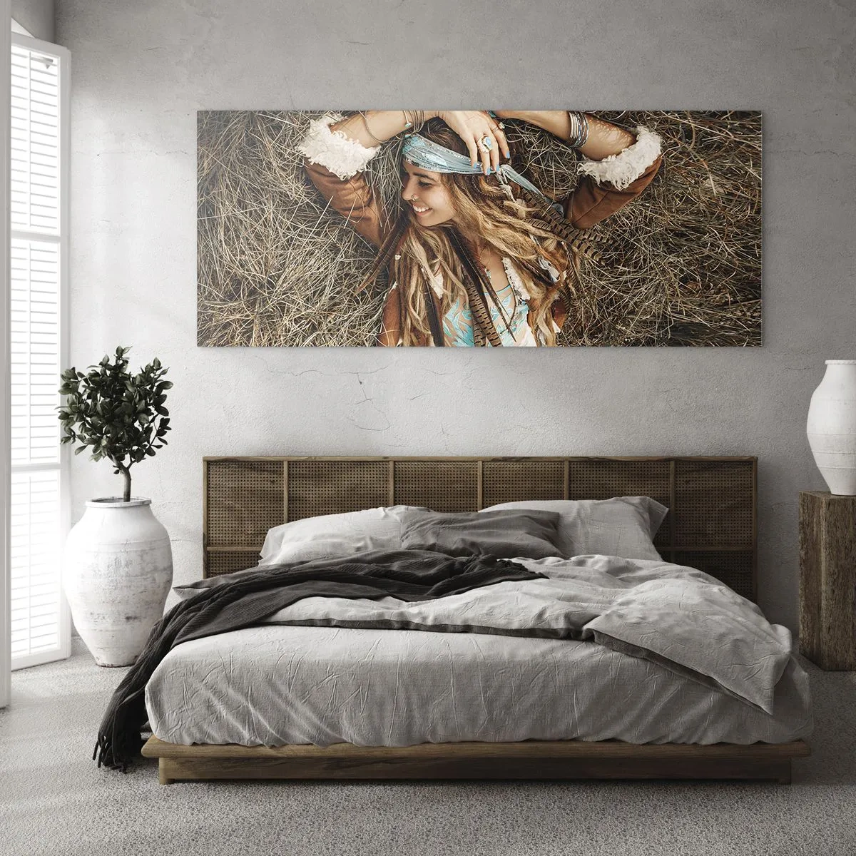 Quadro su vetro - Donna in stile boho sdraiata sul fieno - 120x50cm - Verso gli anni dell'amore - Decorazione murale moderna per soggiorno e camera da letto ARTTOR