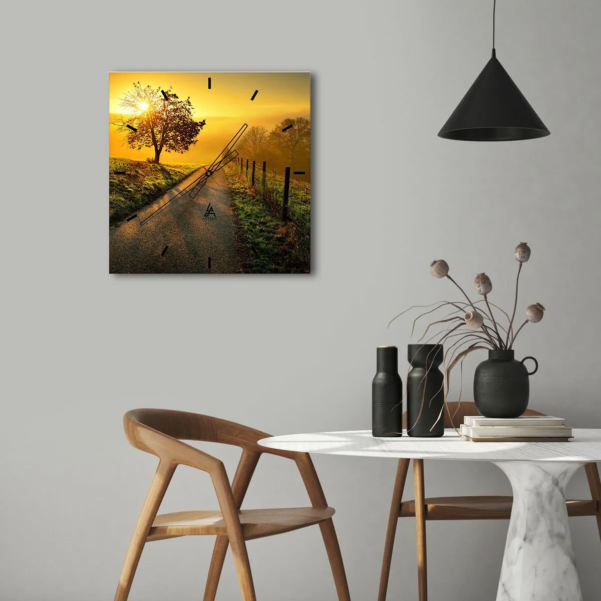 Orologio da parete - Orologio in Vetro - Una strada pittoresca al tramonto con un albero solitario sullo sfondo - 30x30cm - Pomeriggio di miele - Decorazione murale moderna per soggiorno e camera da letto ARTTOR