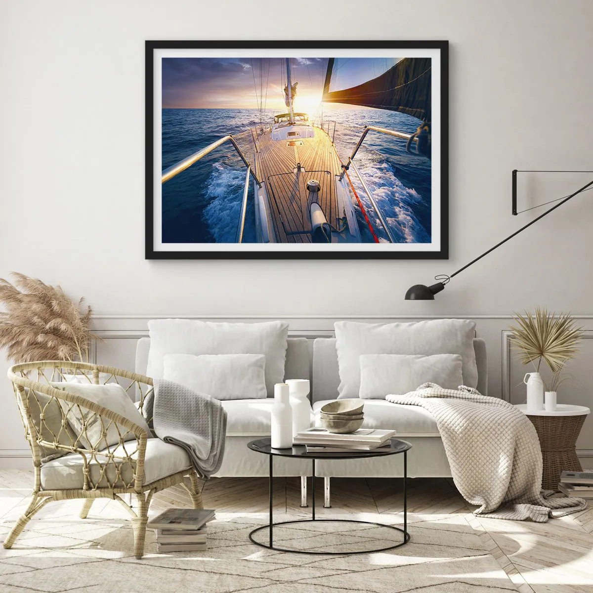 Poster in cornice nera - Yacht in mare durante il tramonto - 100x70cm - Correndo sulle onde - Decorazione murale moderna per soggiorno e camera da letto ARTTOR