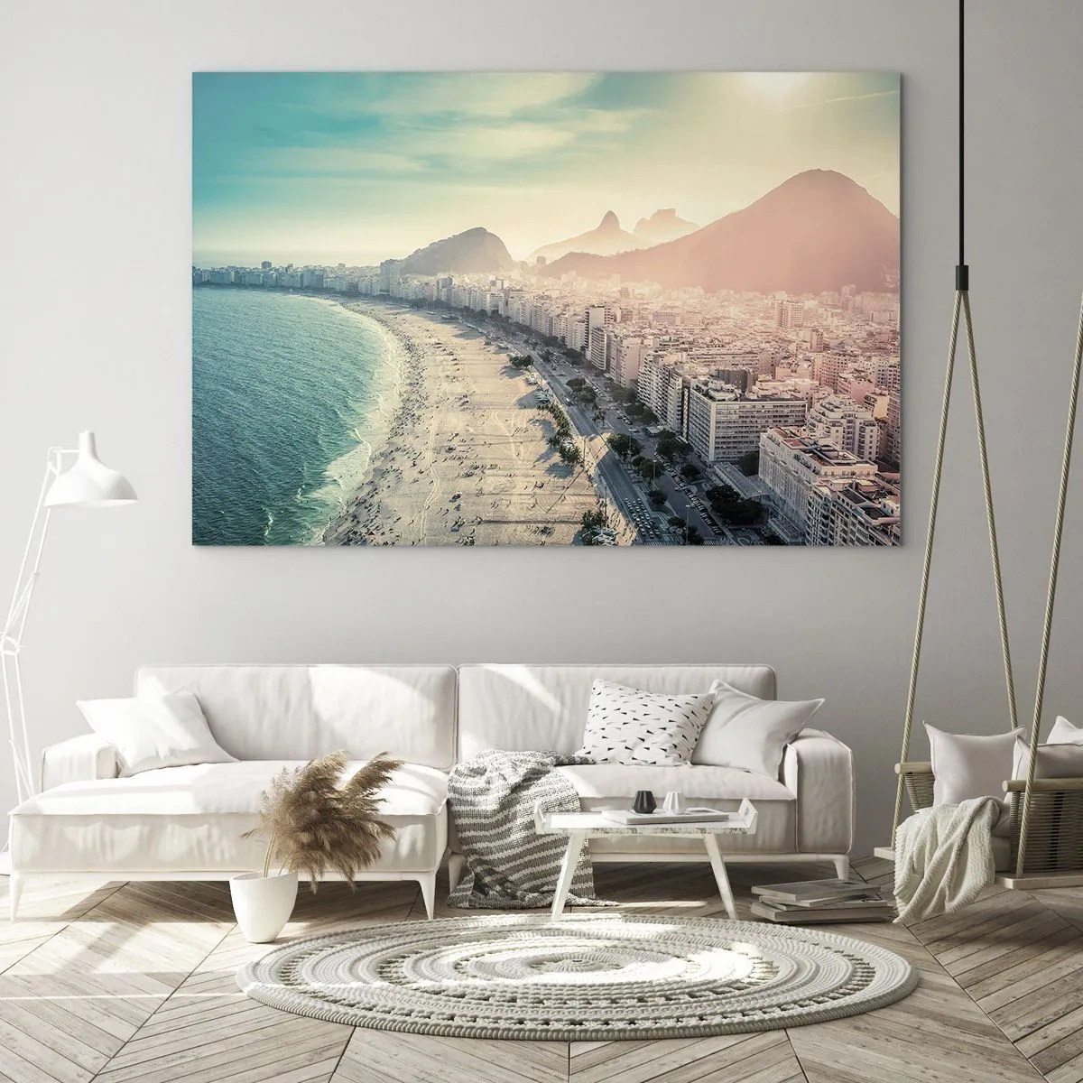 Quadro su vetro - Panorama della spiaggia con edifici urbani e montagne sullo sfondo - 120x80cm - Vacanze senza fine a Rio - Decorazione murale moderna per soggiorno e camera da letto ARTTOR