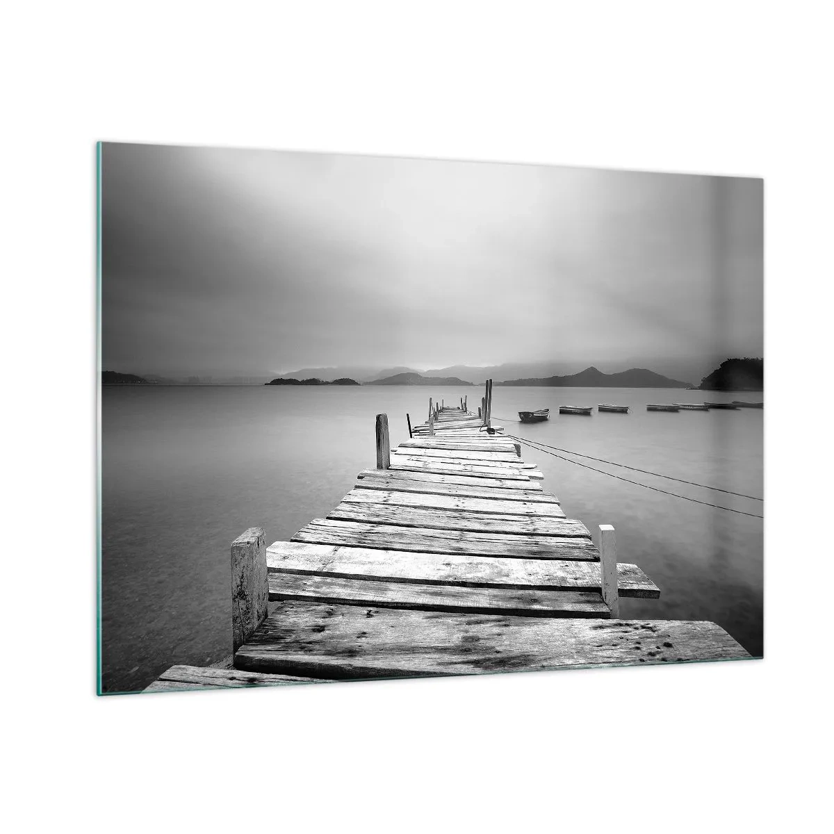 Quadro su vetro - Molo di legno su un lago calmo in bianco e nero - 100x70cm - Dietro i monti, dietro i mari - Decorazione murale moderna per soggiorno e camera da letto ARTTOR