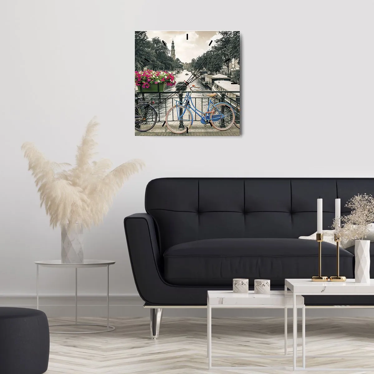 Orologio da parete - Orologio in Vetro - Un ponte con biciclette e fiori sopra un canale ad Amsterdam - 30x30cm - I colori delle strade di Amsterdam - Decorazione murale moderna per soggiorno e camera da letto ARTTOR