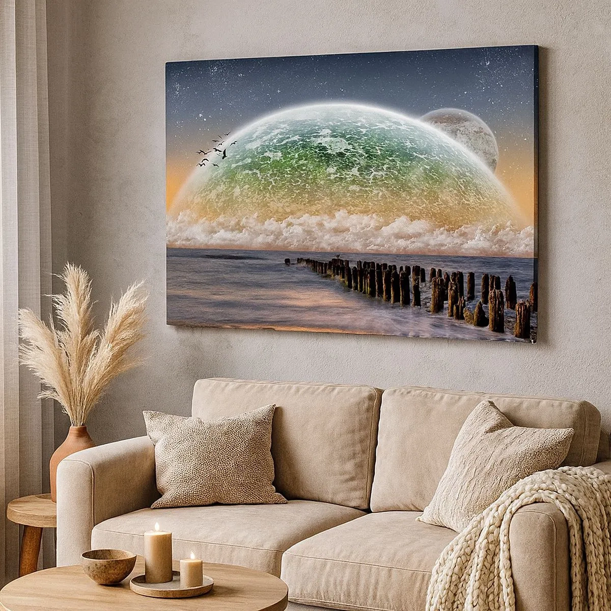 Quadro su tela - Stampe su Tela - Un paesaggio fantastico con un grande pianeta sopra il mare e un molo di legno. - 70x50cm - E il mondo emerse dalle acque - Decorazione murale moderna per soggiorno e camera da letto ARTTOR