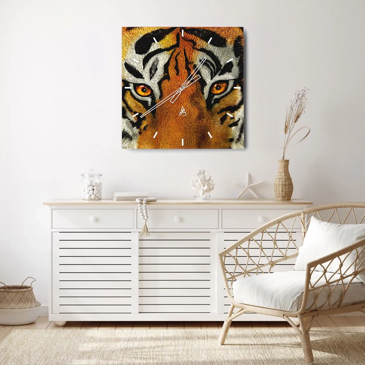 Orologio da parete - Orologio in Vetro - Ritratto ravvicinato di una tigre dallo sguardo intenso - 30x30cm - Minacciosa e bella - Decorazione murale moderna per soggiorno e camera da letto ARTTOR