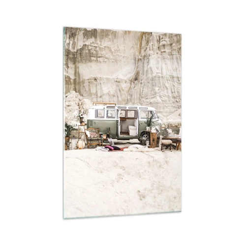 Quadro su vetro - Un camper retrò dal design boho sullo sfondo di un paesaggio roccioso. - 70x100cm - è tempo di viaggiare - Decorazione murale moderna per soggiorno e camera da letto ARTTOR
