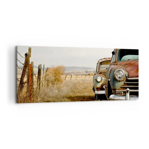 Quadro su tela - Stampe su Tela - Due vecchie auto su una strada sterrata accanto a una recinzione di legno - 120x50cm - Meritato riposo - Decorazione murale moderna per soggiorno e camera da letto ARTTOR