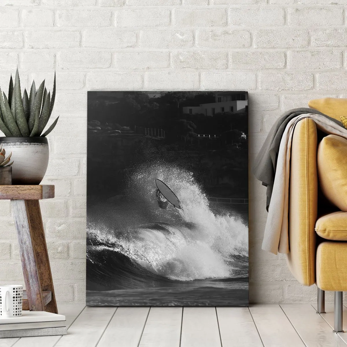 Quadro su tela - Stampe su Tela - Un surfista che cavalca un'onda in bianco e nero - 70x100cm - Sfida accettata! - Decorazione murale moderna per soggiorno e camera da letto ARTTOR