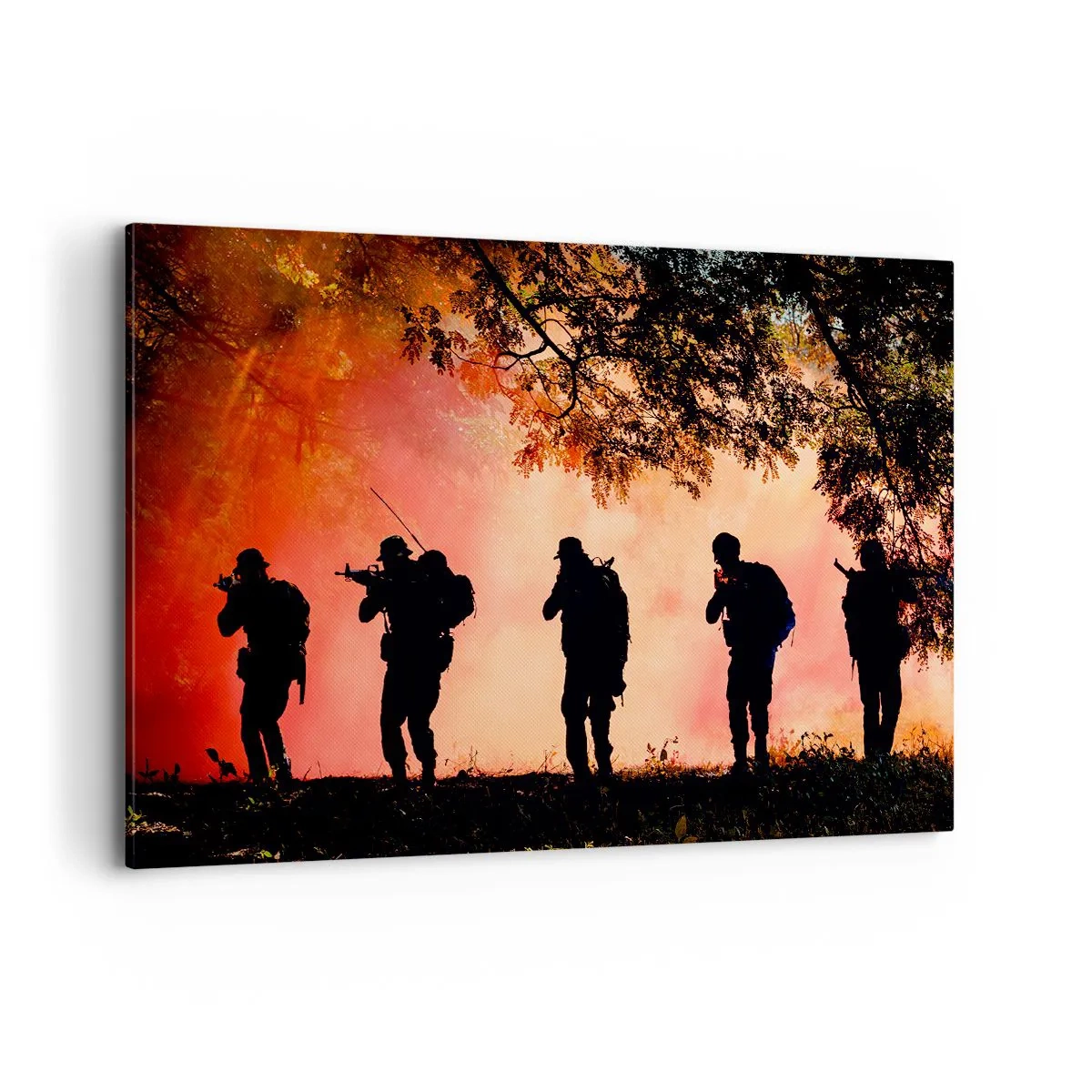 Quadro su tela - Stampe su Tela - Sagome di soldati nella foresta contro il cielo arancione - 120x80cm - …Tutti per uno. - Decorazione murale moderna per soggiorno e camera da letto ARTTOR