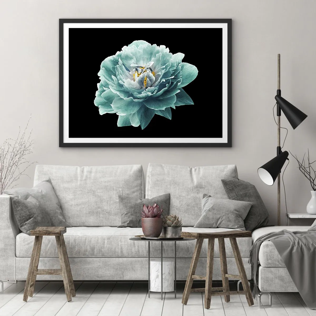 Poster in cornice nera - Fiore di peonia turchese su sfondo nero - 100x70cm - Petali blu e oro - Decorazione murale moderna per soggiorno e camera da letto ARTTOR