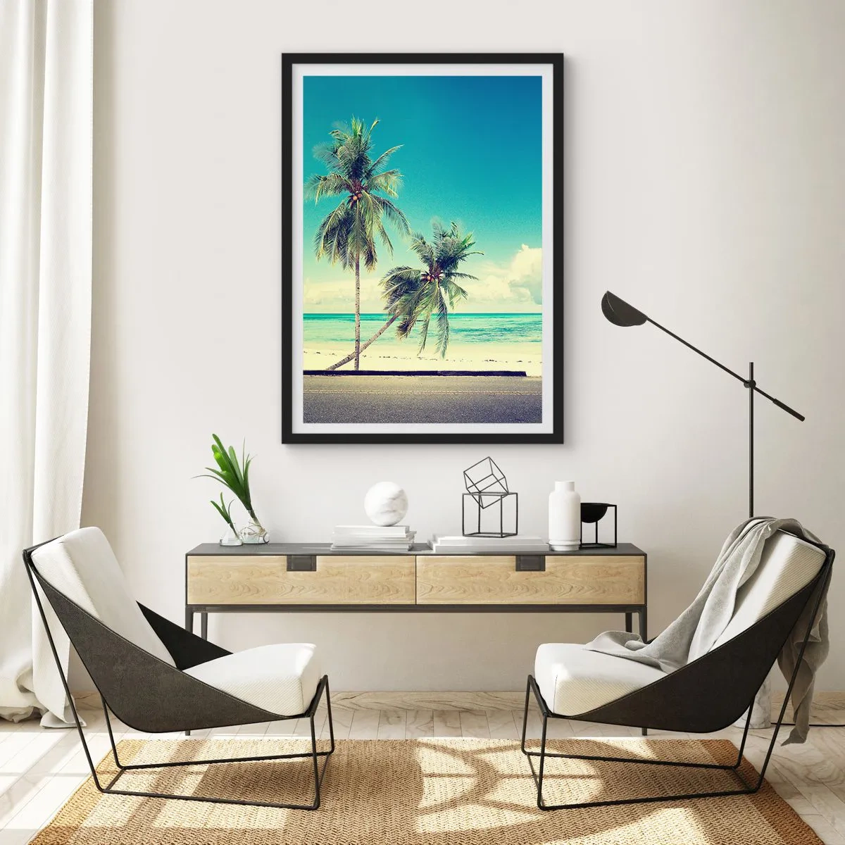 Poster in cornice nera - Due palme sulla spiaggia con un cielo azzurro - 50x70cm - Tempo di vacanze - Decorazione murale moderna per soggiorno e camera da letto ARTTOR