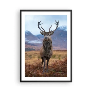 Poster in cornice nera - Un cervo fiero sullo sfondo di una montagna - 50x70cm - Sulla propria terra - Decorazione murale moderna per soggiorno e camera da letto ARTTOR