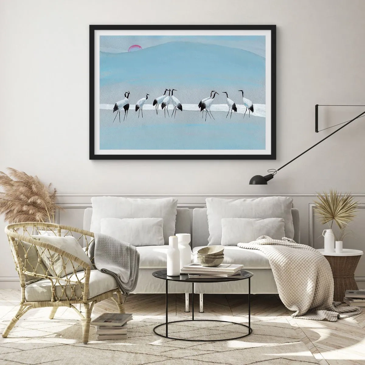 Poster in cornice nera - Un gruppo di gru contro un cielo azzurro e il sole nascente - 100x70cm - Dopo un giorno rovente - Decorazione murale moderna per soggiorno e camera da letto ARTTOR