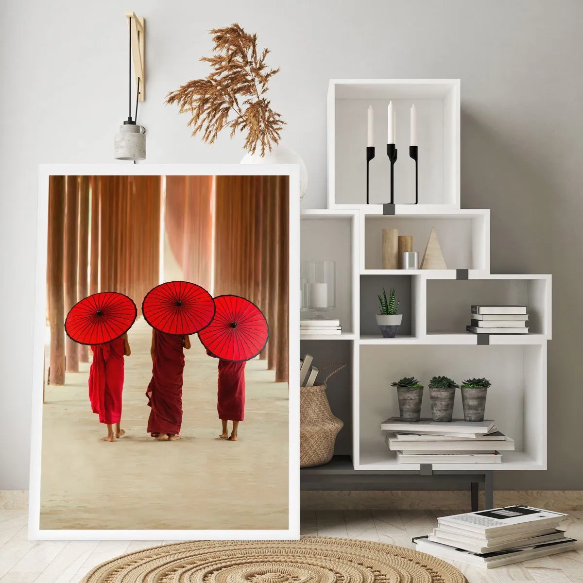 Poster - Monaci con ombrelli rossi nei corridoi del tempio - 50x70cm - In cammino verso la Terra Pura - Decorazione murale moderna per soggiorno e camera da letto ARTTOR