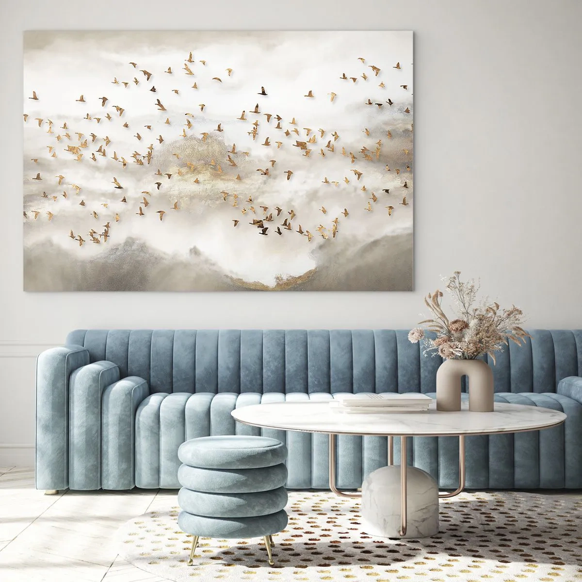 Quadro su vetro - Uno stormo di uccelli che sorvola un paesaggio nebbioso - 70x50cm - È giunto il momento... - Decorazione murale moderna per soggiorno e camera da letto ARTTOR