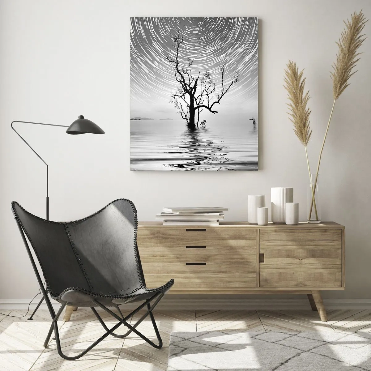 Quadro su vetro - Paesaggio in bianco e nero con un albero e strisce di stelle - 50x70cm - Sinfonia della natura - Decorazione murale moderna per soggiorno e camera da letto ARTTOR