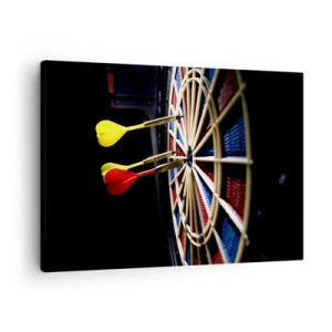 Quadro su tela - Stampe su Tela - Un bersaglio con freccette colpite su uno sfondo nero - 70x50cm - Dritto al centro - Decorazione murale moderna per soggiorno e camera da letto ARTTOR