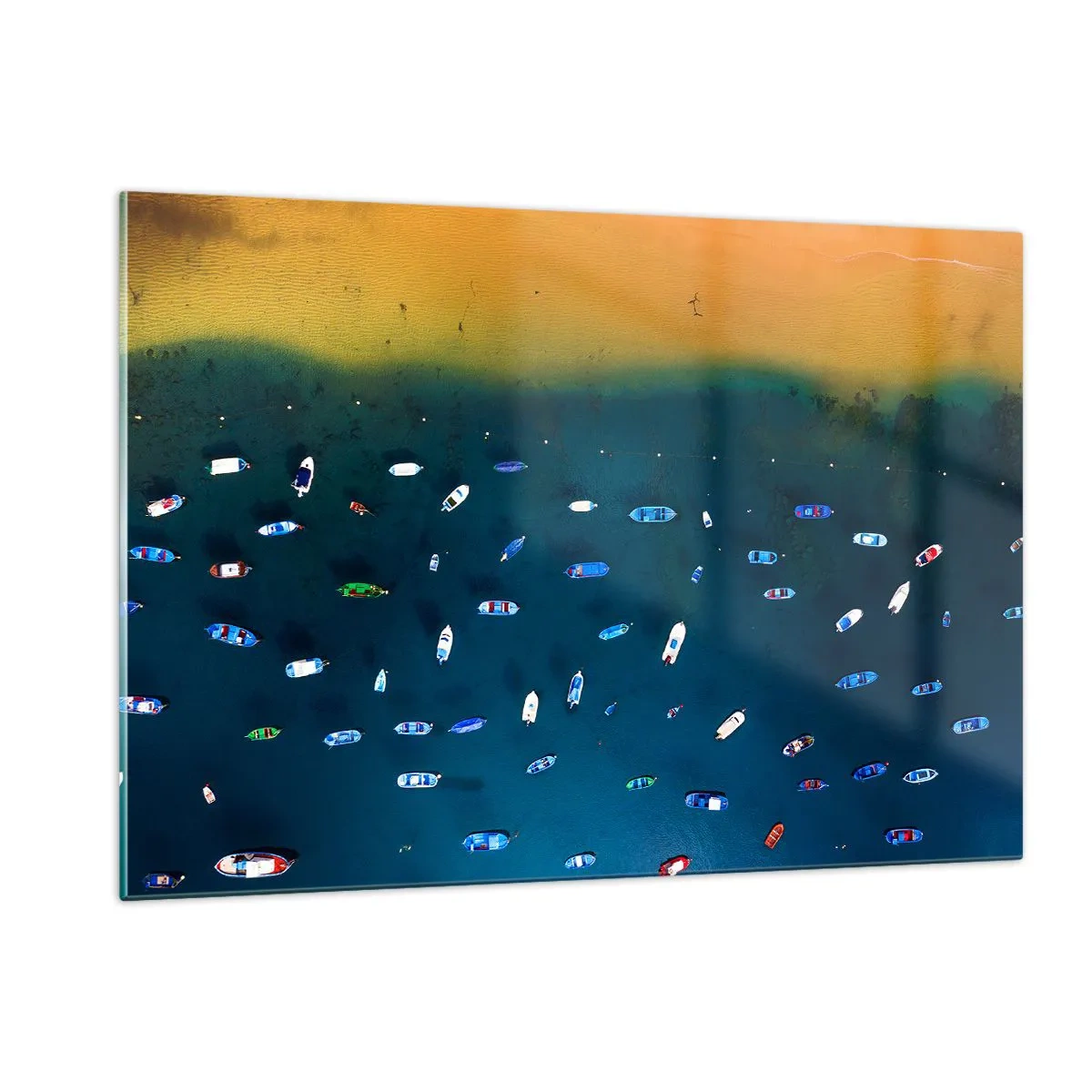 Quadro su vetro - Barche sullo sfondo di acque turchesi e una riva dorata - 120x80cm - Il gioco delle vacanze - Decorazione murale moderna per soggiorno e camera da letto ARTTOR