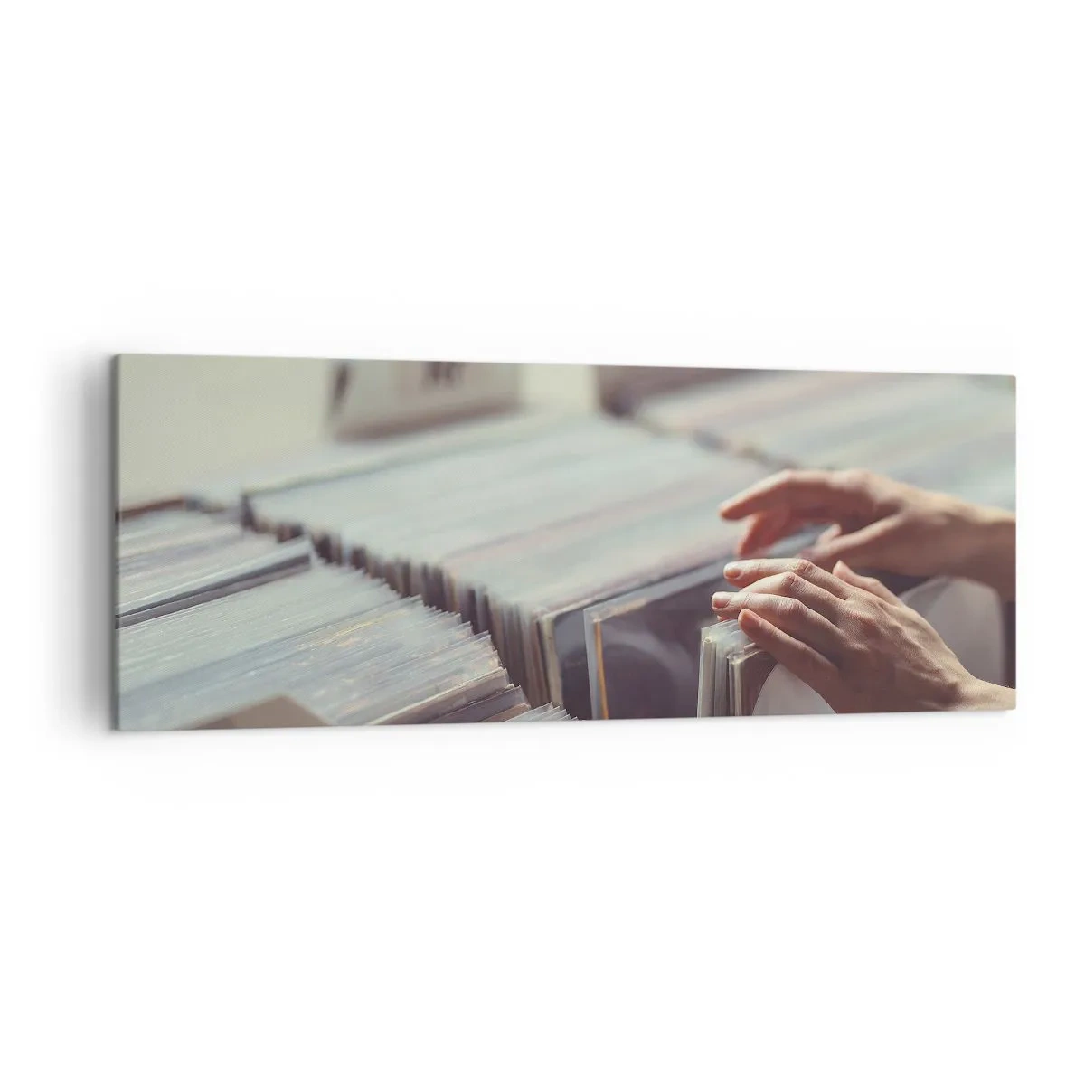 Quadro su tela - Stampe su Tela - Mani che guardano attraverso una collezione di vinili - 140x50cm - Alla ricerca di emozioni - Decorazione murale moderna per soggiorno e camera da letto ARTTOR