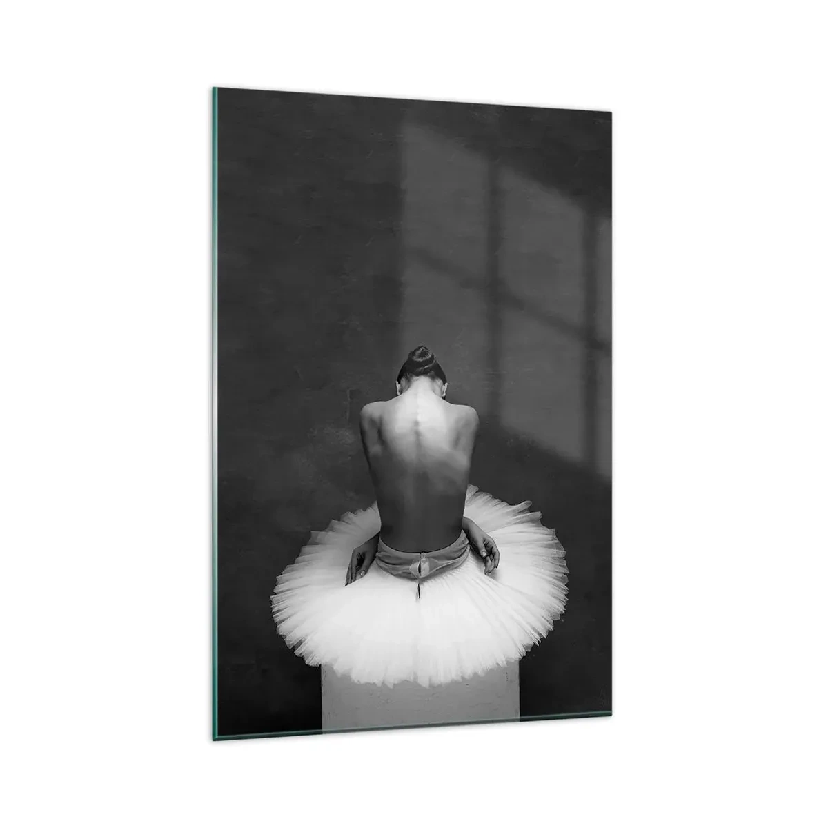 Quadro su vetro - Una ballerina in una posa classica su uno sfondo scuro. - 80x120cm - Fiorisce adesso - Decorazione murale moderna per soggiorno e camera da letto ARTTOR
