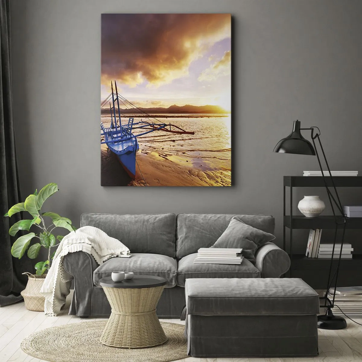 Quadro su tela - Stampe su Tela - Barca blu sulla spiaggia al tramonto - 70x100cm - Riposo sulla sabbia dopo l'intera giornata - Decorazione murale moderna per soggiorno e camera da letto ARTTOR