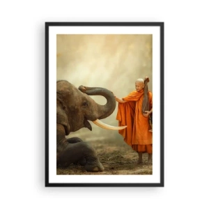 Poster in cornice nera - Un monaco in tunica arancione con un elefante sullo sfondo - 50x70cm - Incontro nel viaggio - Decorazione murale moderna per soggiorno e camera da letto ARTTOR