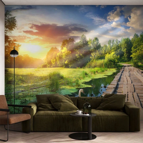 Fotomurali Premium Sand - Molo di legno su un lago con un cigno al tramonto - 100x70cm - Estate, estate ovunque - Decorazione murale moderna per soggiorno e camera da letto ARTTOR