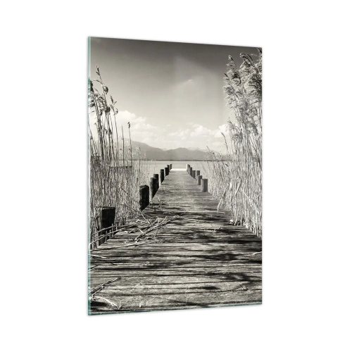 Quadro su vetro - Un ponte di legno attraversa l'erba e attraversa un lago tranquillo. - 50x70cm - Nel silenzio dell'erba - Decorazione murale moderna per soggiorno e camera da letto ARTTOR