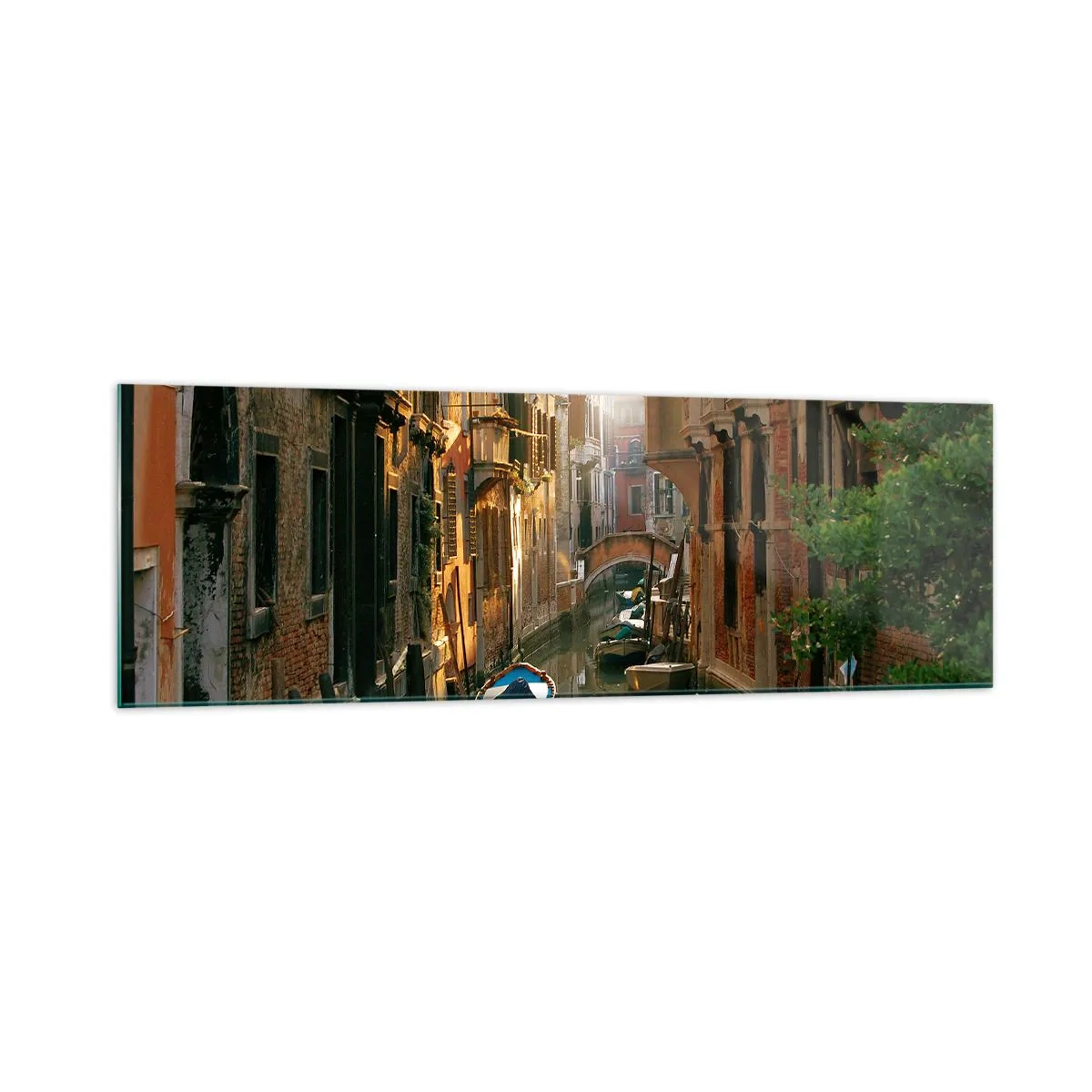 Quadro su vetro - Un pittoresco canale a Venezia con barche e un ponte - 160x50cm - Un angolo di Venezia - Decorazione murale moderna per soggiorno e camera da letto ARTTOR