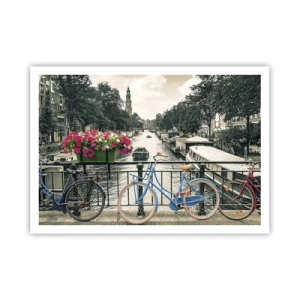 Poster - Un ponte con biciclette e fiori sopra un canale ad Amsterdam - 100x70cm - I colori delle strade di Amsterdam - Decorazione murale moderna per soggiorno e camera da letto ARTTOR