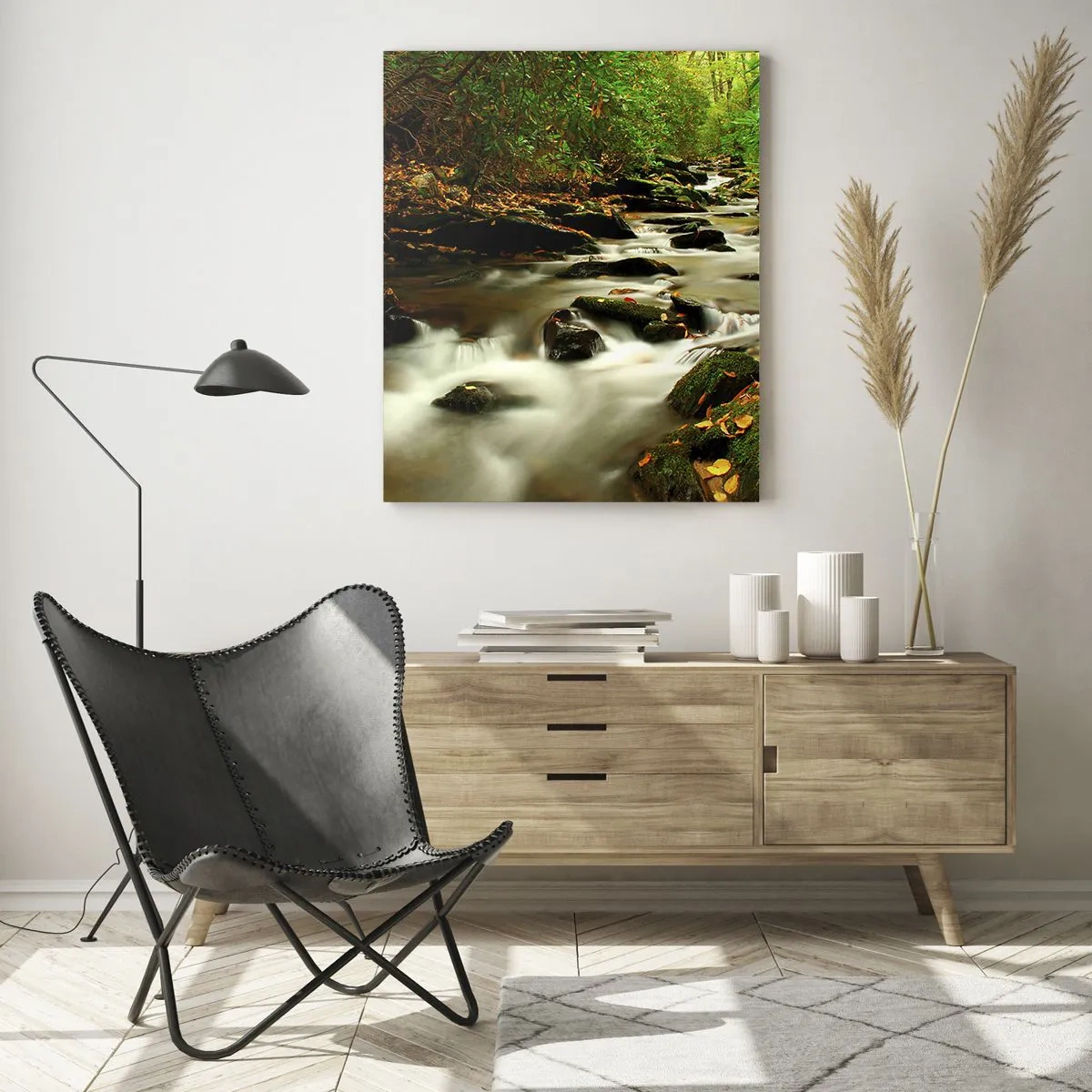 Quadro su vetro - Un ruscello nella foresta che scorre tra le pietre circondato dal verde - 70x100cm - Come argento liquido - Decorazione murale moderna per soggiorno e camera da letto ARTTOR