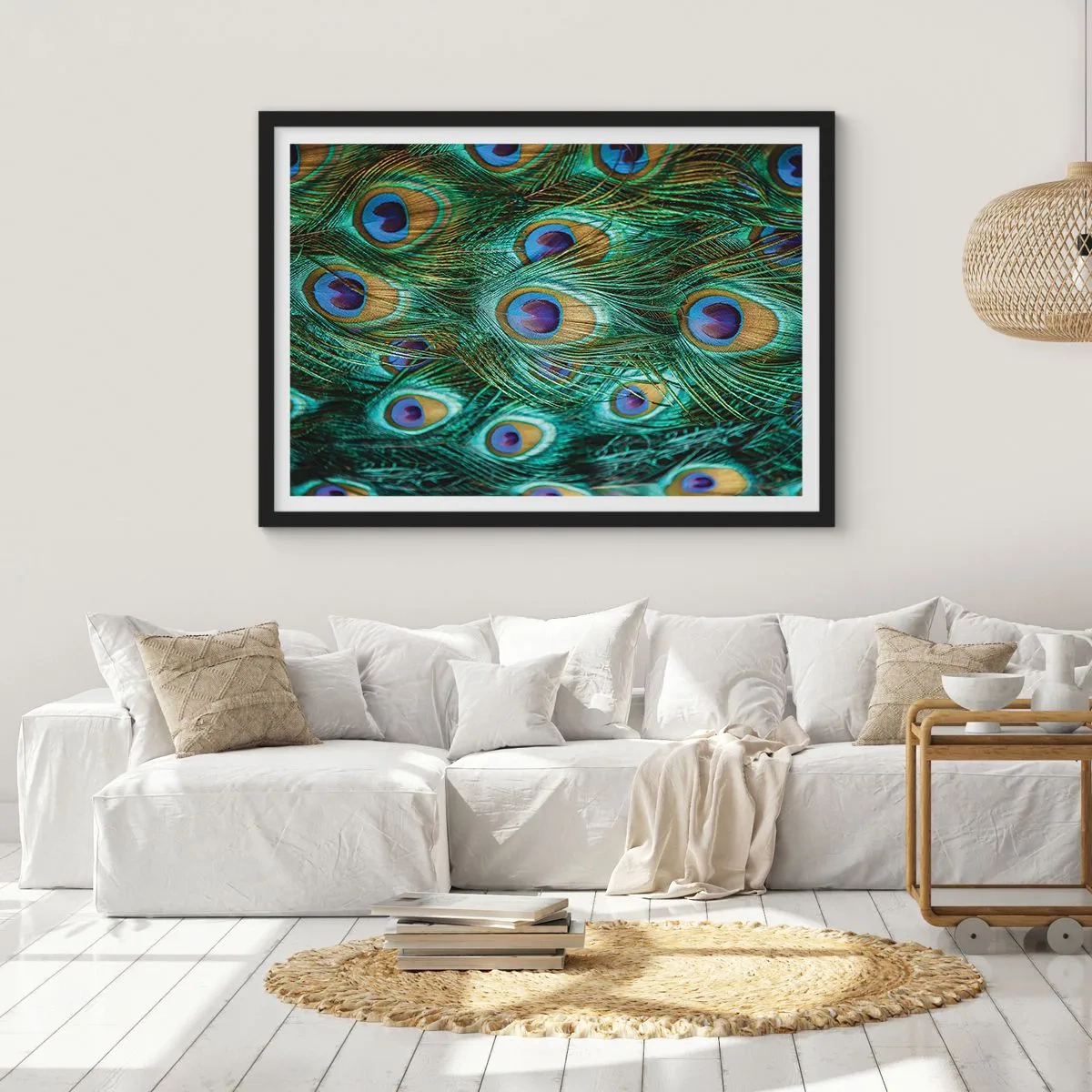 Poster in cornice nera - Dettagli di piume di pavone in colori intensi - 70x50cm - Lo sguardo del pavone - Decorazione murale moderna per soggiorno e camera da letto ARTTOR