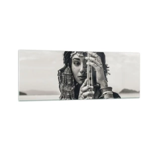 Quadro su vetro - Ritratto di una donna con gioielli etnici che tiene uno strumento in mano - 140x50cm - La musica dell'oriente - Decorazione murale moderna per soggiorno e camera da letto ARTTOR