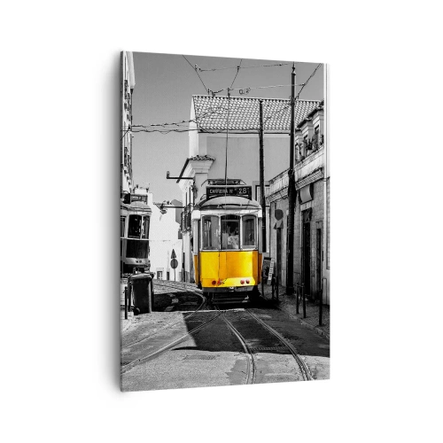Quadro su tela - Stampe su Tela - Un tram giallo per le strade di Lisbona in un ambiente monocromatico - 70x100cm - Lo spirito di Lisbona - Decorazione murale moderna per soggiorno e camera da letto ARTTOR