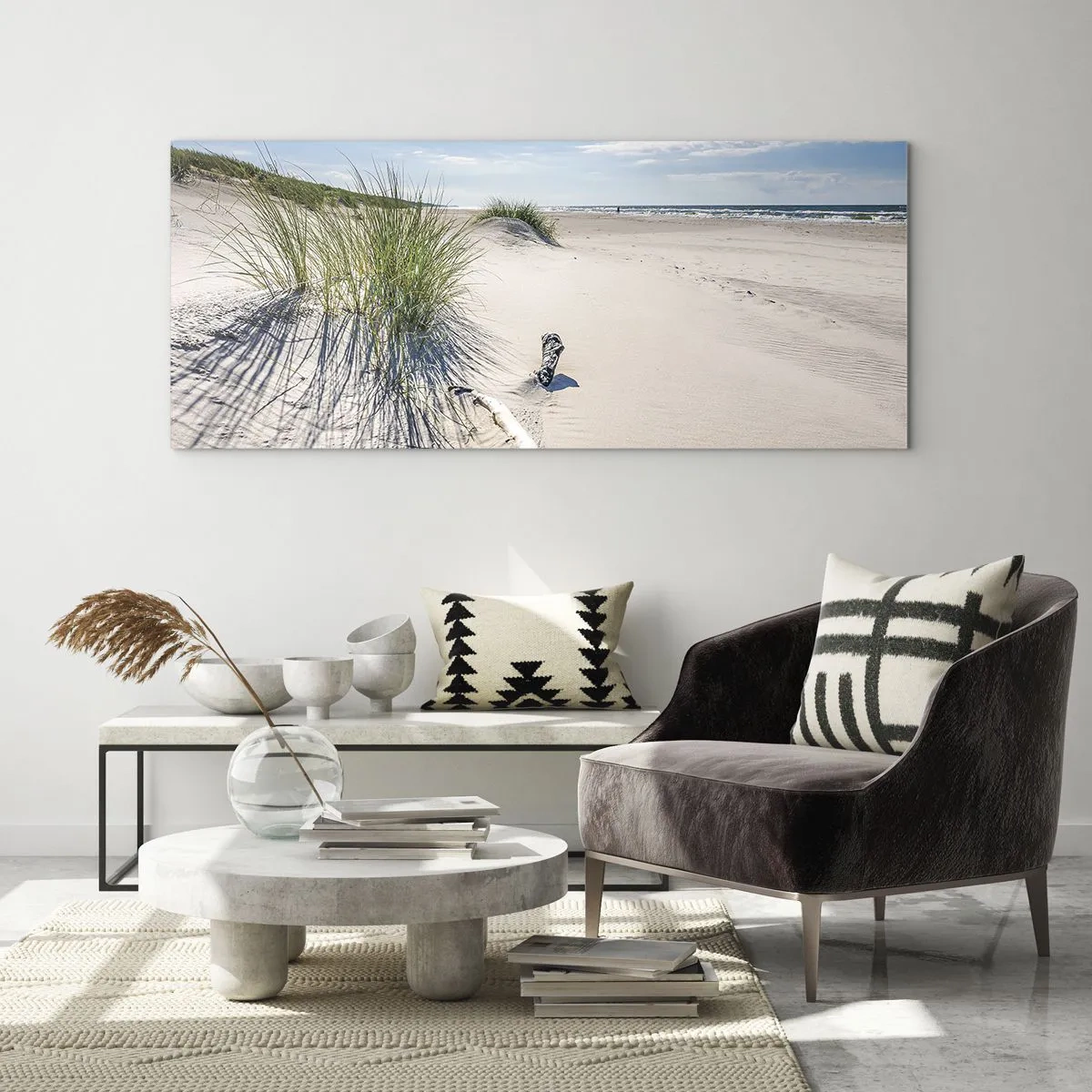 Quadro su vetro - Una spiaggia baltica con sabbia, erba e un cielo azzurro calmo - 120x50cm - La più bella? Quella del baltico - Decorazione murale moderna per soggiorno e camera da letto ARTTOR