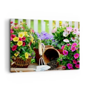 Quadro su tela - Stampe su Tela - Fiori colorati in vasi con attrezzi da giardinaggio sul tavolo - 100x70cm - Il giardino di Sofia - Decorazione murale moderna per soggiorno e camera da letto ARTTOR
