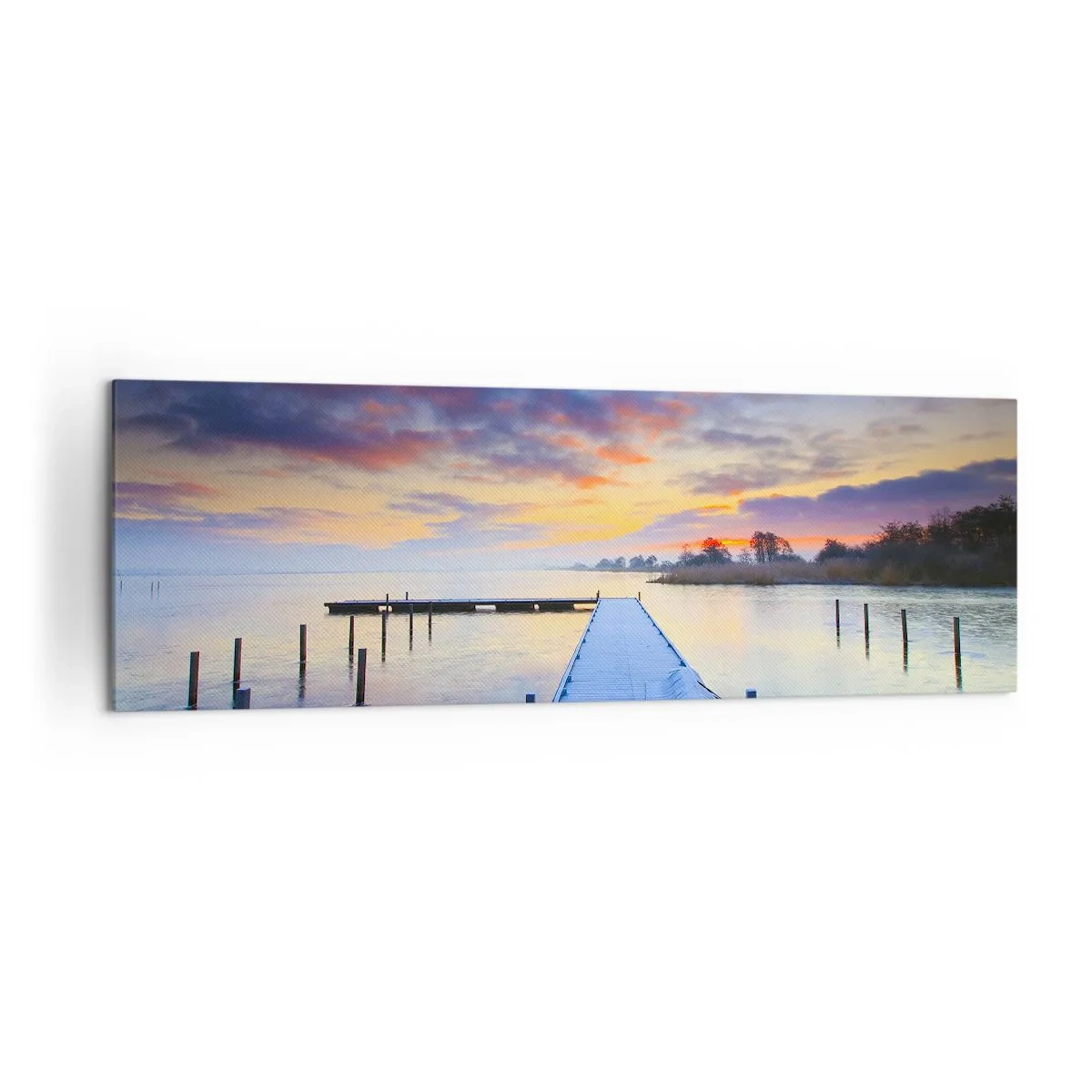 Quadro su tela - Stampe su Tela - Un molo sul lago al tramonto con una barca sulla riva - 160x50cm - Tranquillità violacea e dorata - Decorazione murale moderna per soggiorno e camera da letto ARTTOR