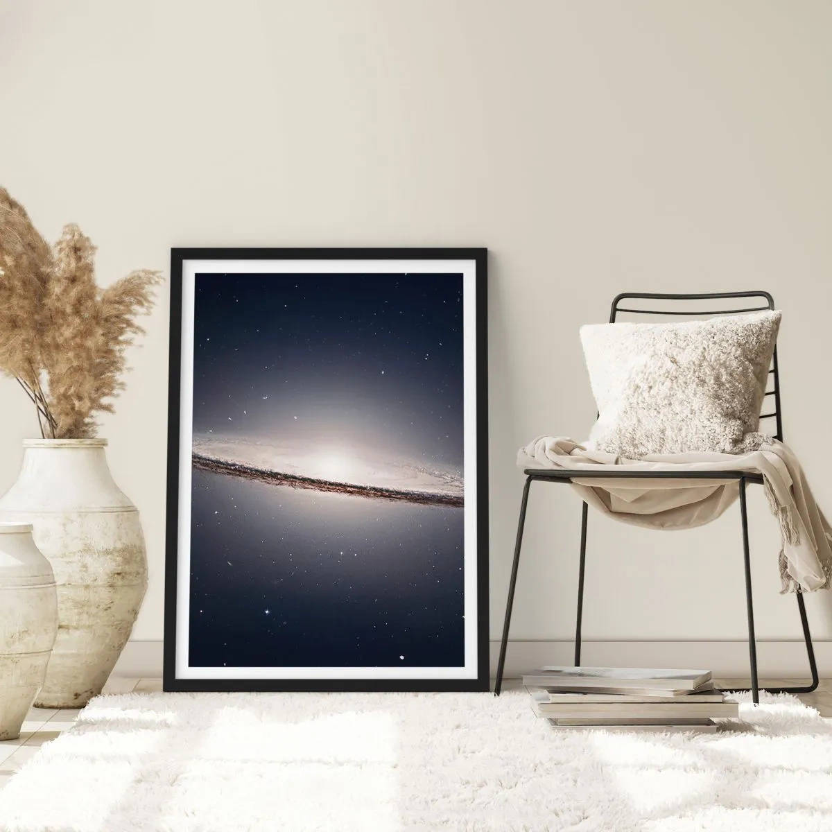 Poster in cornice nera - Una galassia a spirale monumentale sullo sfondo dello spazio - 50x70cm - Tanto tempo fa in una lontana galassia... - Decorazione murale moderna per soggiorno e camera da letto ARTTOR