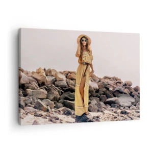 Quadro su tela - Stampe su Tela - Una donna in stile boho sullo sfondo di una spiaggia rocciosa - 70x50cm - La magia delle pietre - Decorazione murale moderna per soggiorno e camera da letto ARTTOR