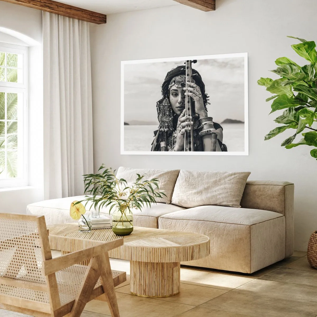 Poster - Ritratto di una donna con gioielli etnici che tiene uno strumento in mano - 100x70cm - La musica dell'oriente - Decorazione murale moderna per soggiorno e camera da letto ARTTOR