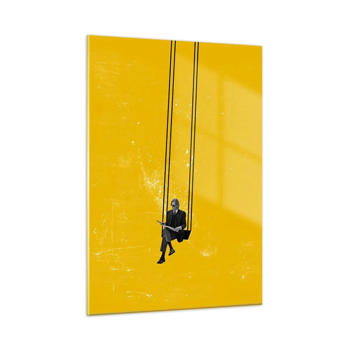 Quadro su vetro - Una figura su un'altalena appesa su uno sfondo giallo - 50x70cm - Un giorno come tanti - Decorazione murale moderna per soggiorno e camera da letto ARTTOR