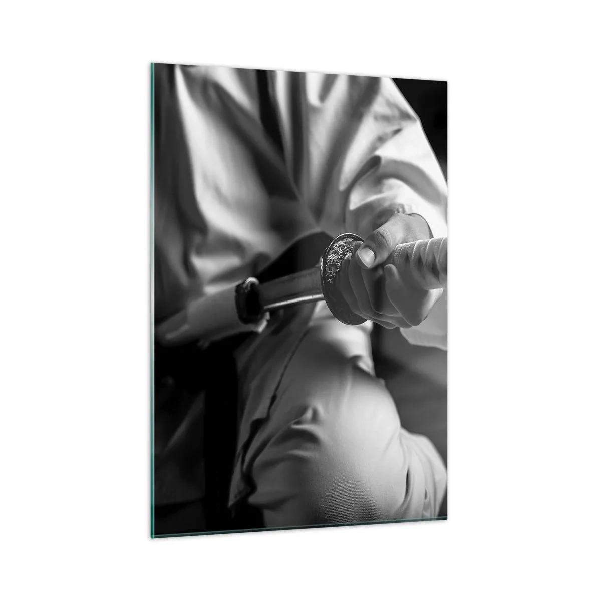 Quadro su vetro - Una figura in kimono che impugna una spada, composizione in bianco e nero - 50x70cm - L'anima del guerriero - Decorazione murale moderna per soggiorno e camera da letto ARTTOR