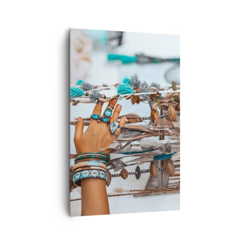 Quadro su tela - Stampe su Tela - Una mano adornata con gioielli boho con decorazioni sullo sfondo - 80x120cm - Tesori locali - Decorazione murale moderna per soggiorno e camera da letto ARTTOR