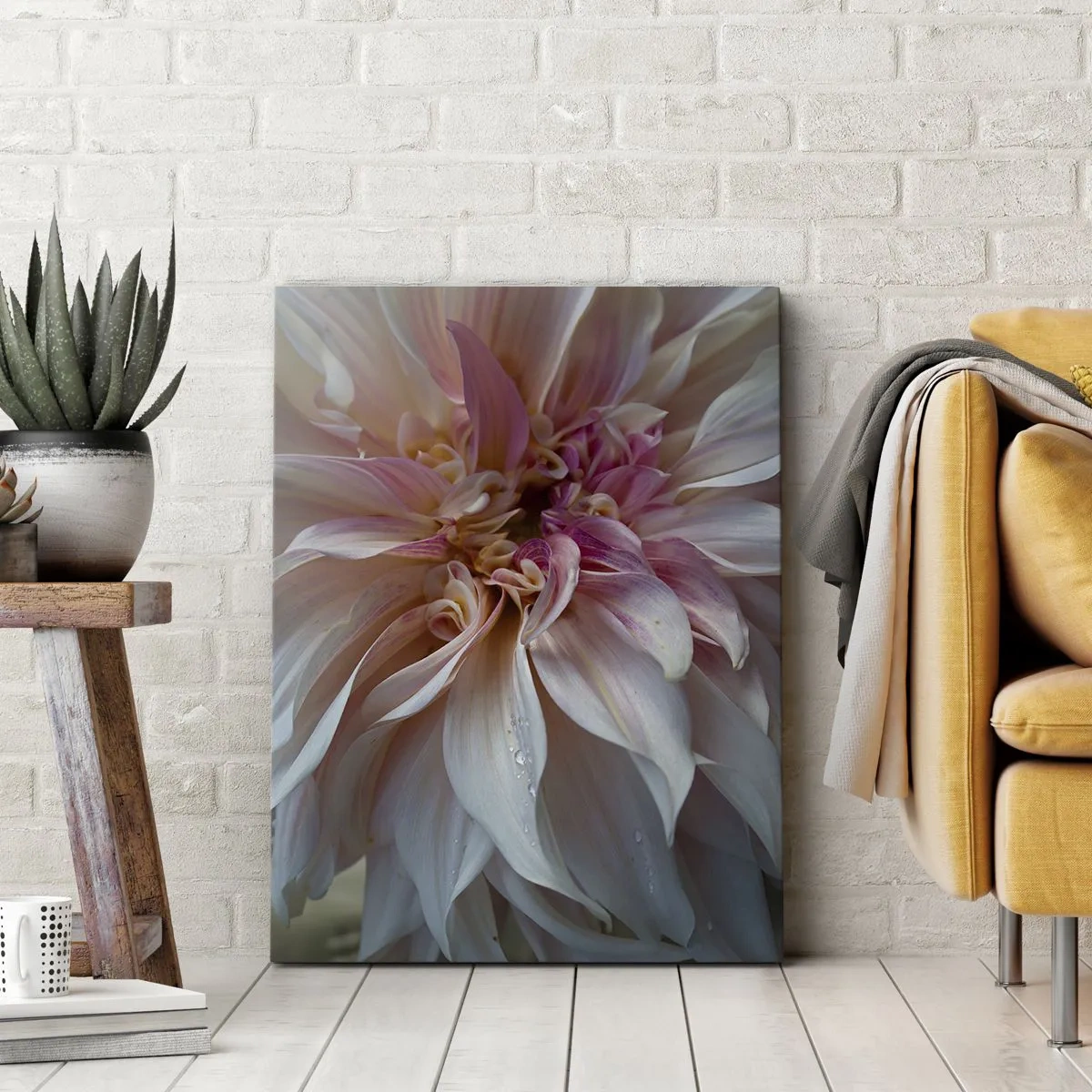 Quadro su tela - Stampe su Tela - Primo piano di delicati petali di fiori rosa con gocce d'acqua - 50x70cm - Freschezza in fiore - Decorazione murale moderna per soggiorno e camera da letto ARTTOR