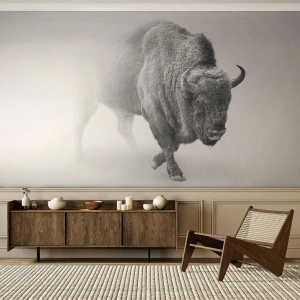 Fotomurali Premium Sand - Un'immagine in bianco e nero di un bisonte circondato dalla nebbia. - 100x70cm - Il re della prateria - Decorazione murale moderna per soggiorno e camera da letto ARTTOR