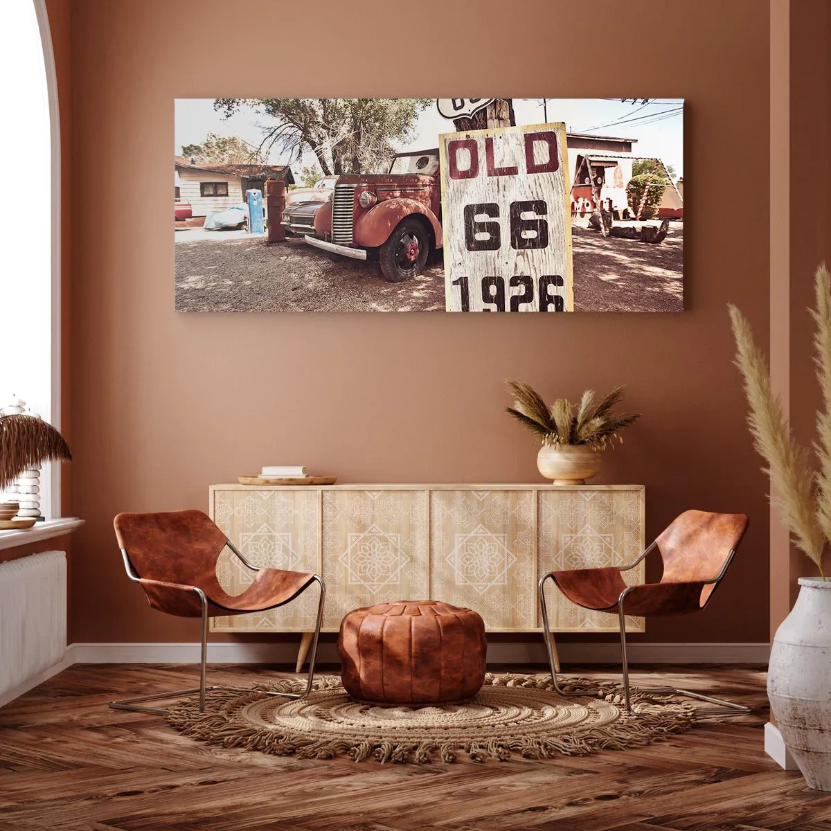 Quadro su tela - Stampe su Tela - Auto retrò e cartello della Route 66 in un ambiente rustico - 140x50cm - La leggenda della provincia americana - Decorazione murale moderna per soggiorno e camera da letto ARTTOR