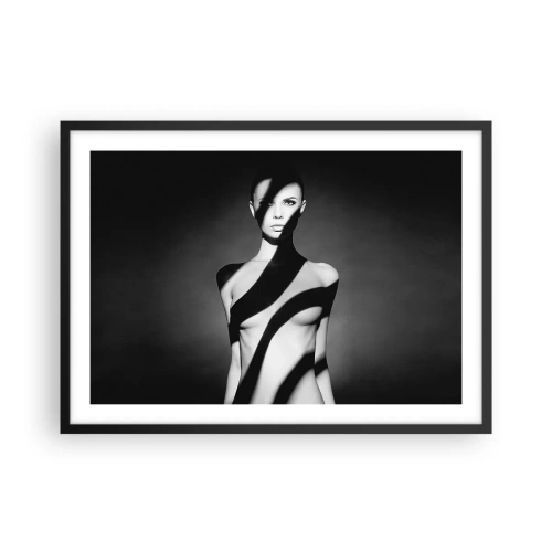 Poster in cornice nera - Ritratto in bianco e nero di una donna in luce e ombra - 70x50cm - Luci e ombre - Decorazione murale moderna per soggiorno e camera da letto ARTTOR