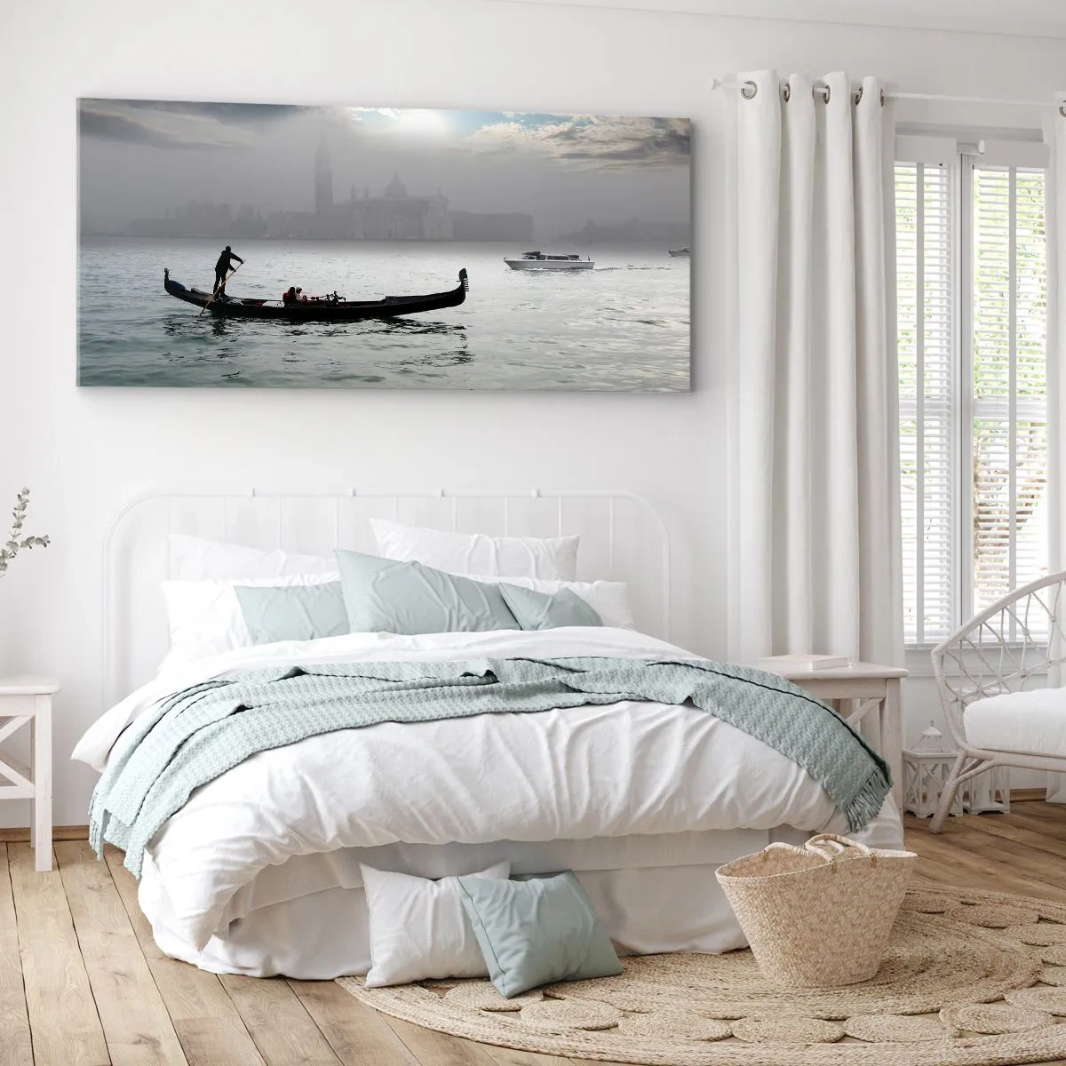 Quadro su tela - Stampe su Tela - Una gondola scivola sulle acque di Venezia in una mattina nebbiosa, sovrastando la città. - 140x50cm - Città magica di acqua e nebbia - Decorazione murale moderna per soggiorno e camera da letto ARTTOR