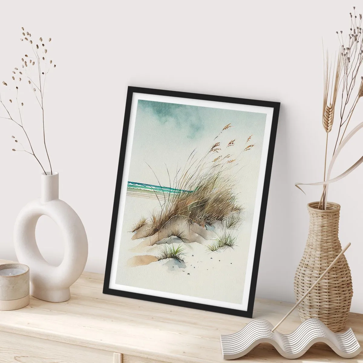 Poster in cornice nera - Dune in stile acquerello con erbe in riva a un mare calmo - 50x70cm - Avvolti dalla sabbia - Decorazione murale moderna per soggiorno e camera da letto ARTTOR