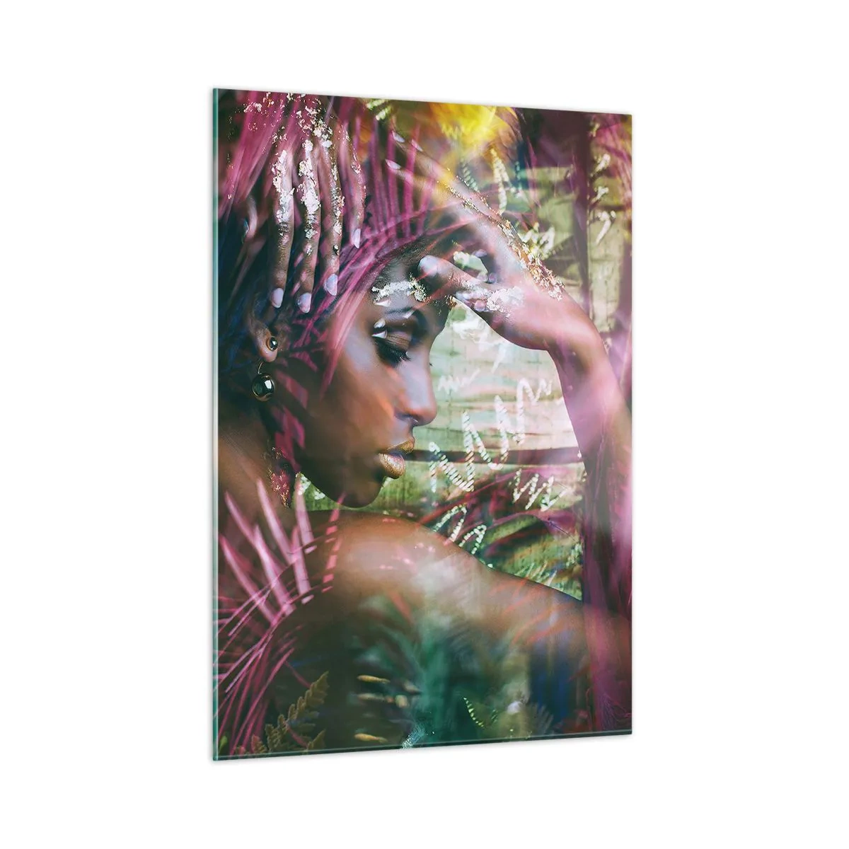 Quadro su vetro - Ritratto di donna tra foglie tropicali e riflessi di luce. - 50x70cm - Madre Natura nella giungla - Decorazione murale moderna per soggiorno e camera da letto ARTTOR